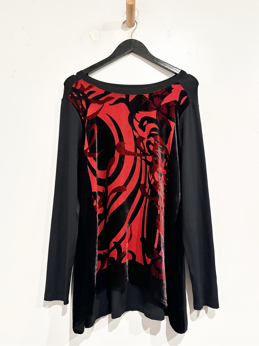Harari Black and Red‎ Silk Blend Printed Long Sleeve Top Size Medium